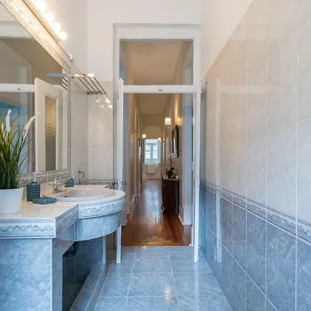 Апартаменты Graca Palace With Private Pool Garden Лиссабон